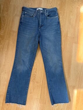 Zara Mid Rise Cropped Jeans